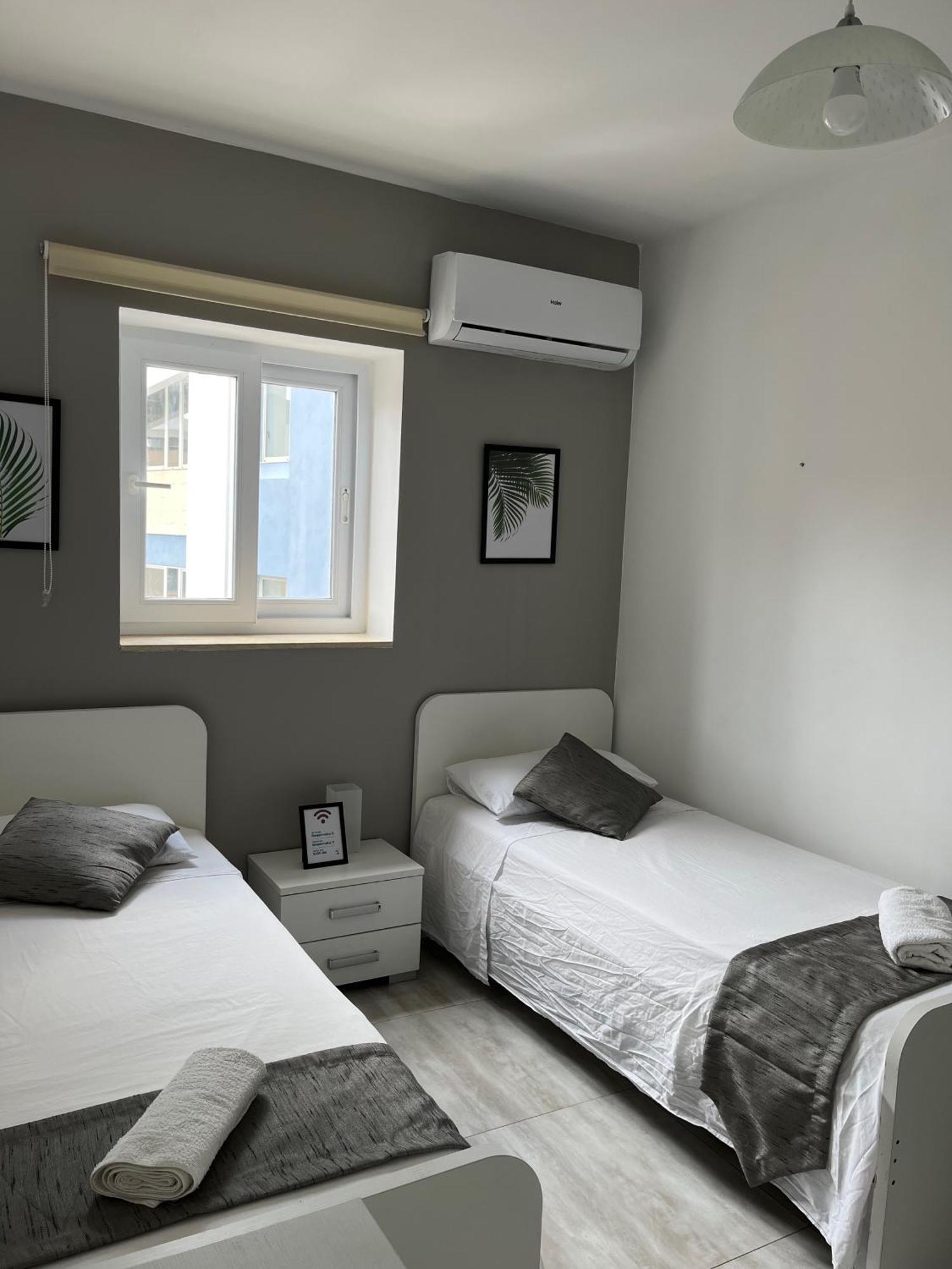 F3 Room 3, Private Room Two Single Beds Shared Bathroom Мсида Экстерьер фото